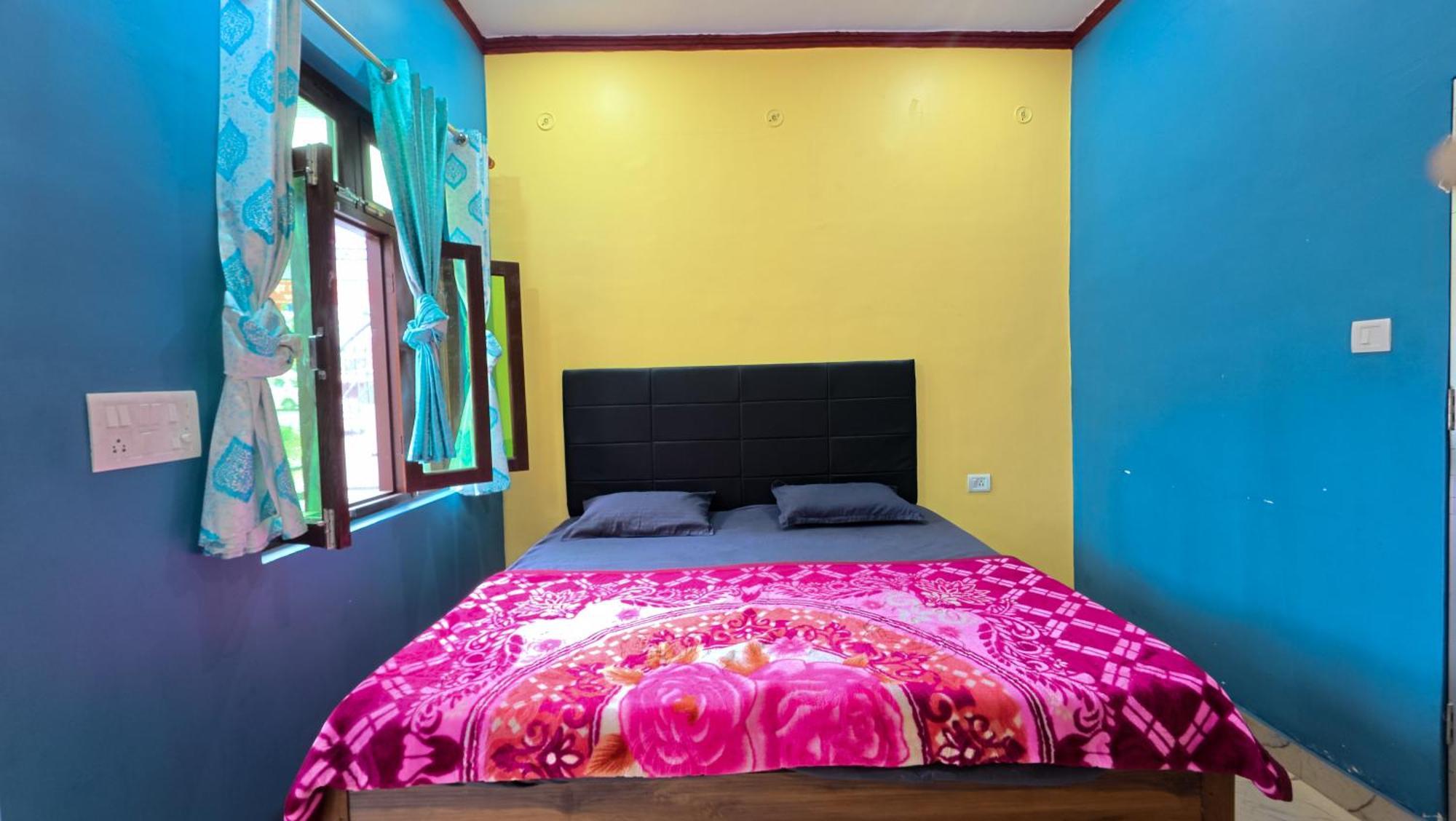 Mahi Restaurant & Guest House Almora Exterior foto